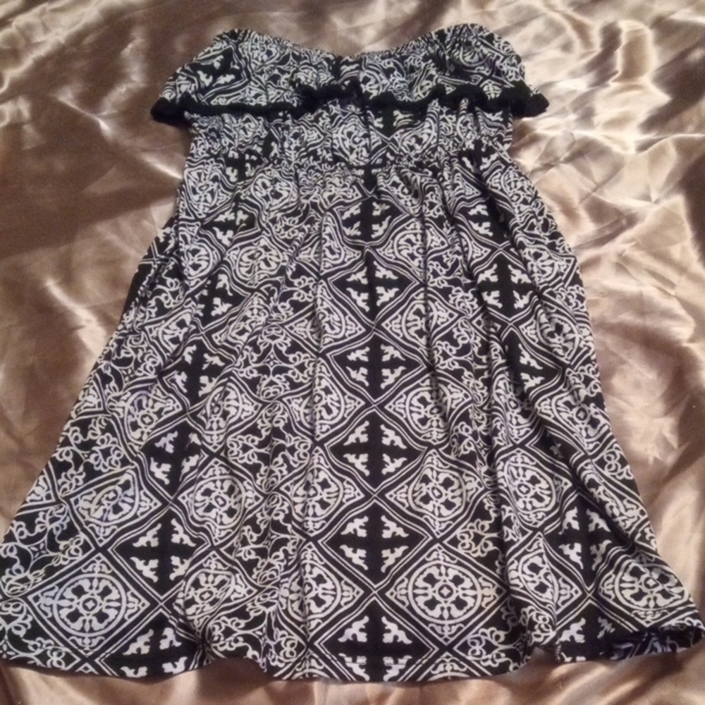 Faded Glory Black and White Off the Shoulder Pleated Sundress
